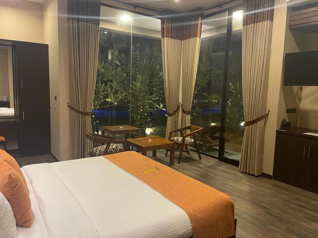 Soluna Beach Resort Marawila Extérieur photo